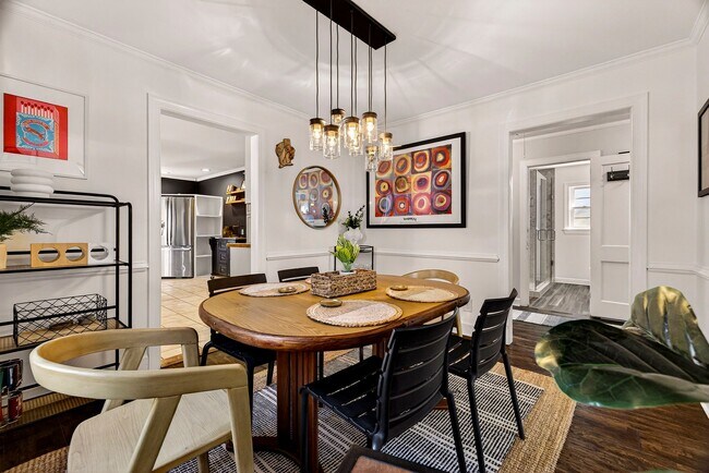 Photo - 1106 E 52nd St