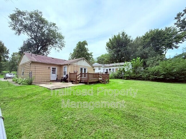 9812 E Linwood Blvd