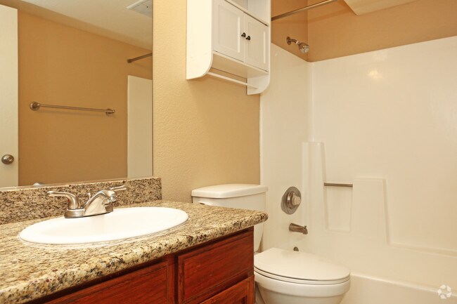 2BR, 2BA - Regency Upgraded 920 SF