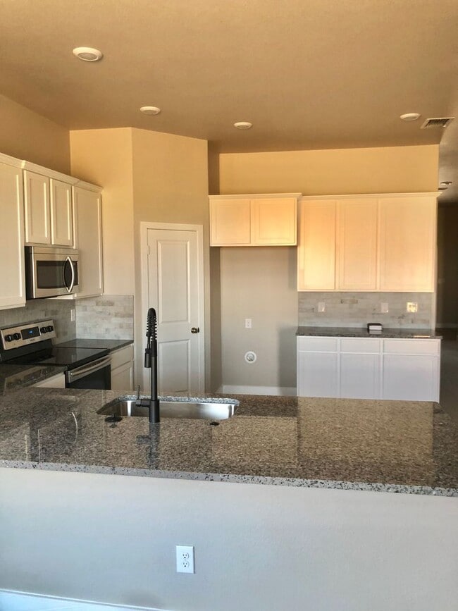 Photo - 14118 Avenue W