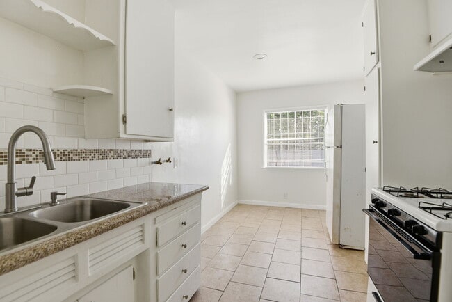 Photo - 1112 W 92nd St