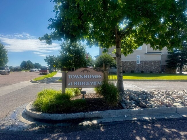 2 Bed 3 Bath Townhome on Dublin & Powers - 2 Bed 3 Bath Townhome on Dublin & Powers