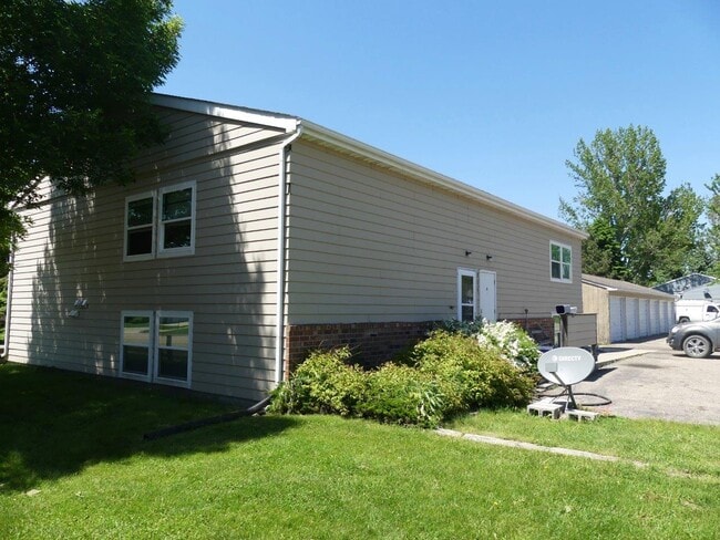 Prairie Circle Apartments - Prairie Circle Apartments