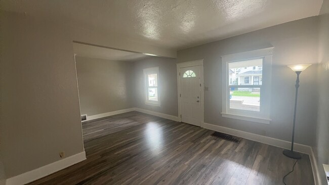 Photo - 247 E Pearl St