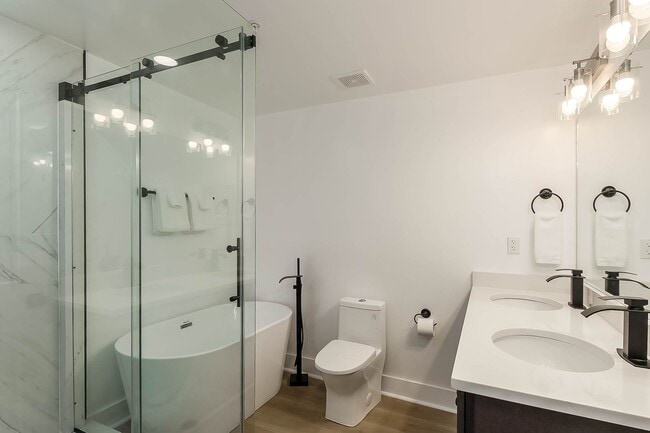 Photo - Less than 3 blocks from Bryant Denny Stadium!