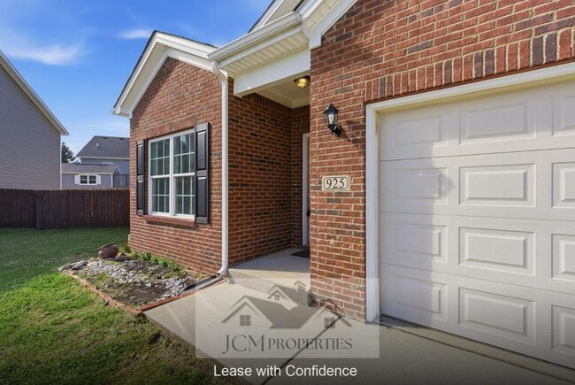 Photo - 925 Dawson Creek Way