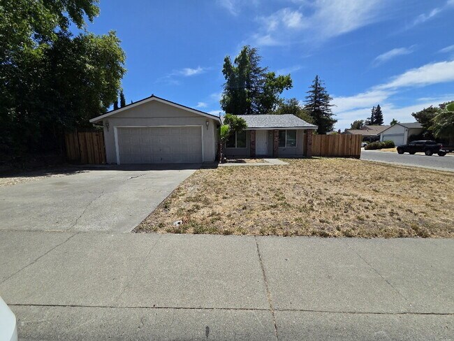 Building Photo - 3-Bedroom house with 2 Baths in Sacramento