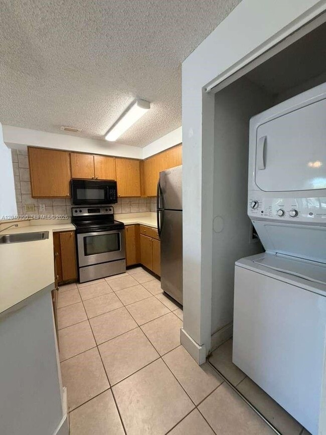 Building Photo - 2550 SW 18th Terrace Unit 2201