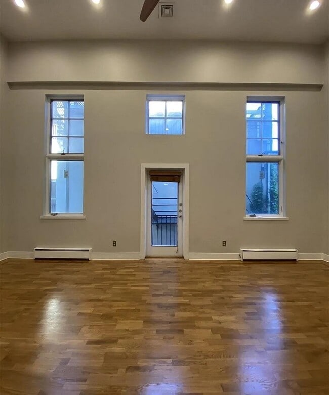 Building Photo - 219 Bloomfield St Unit B4 Rental