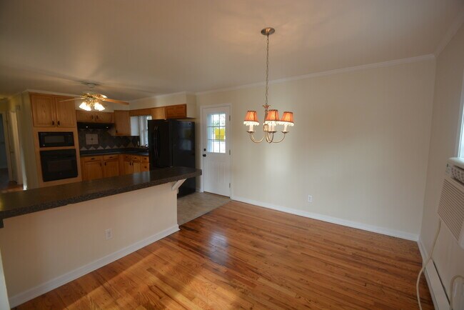 Photo - 206 N Main St