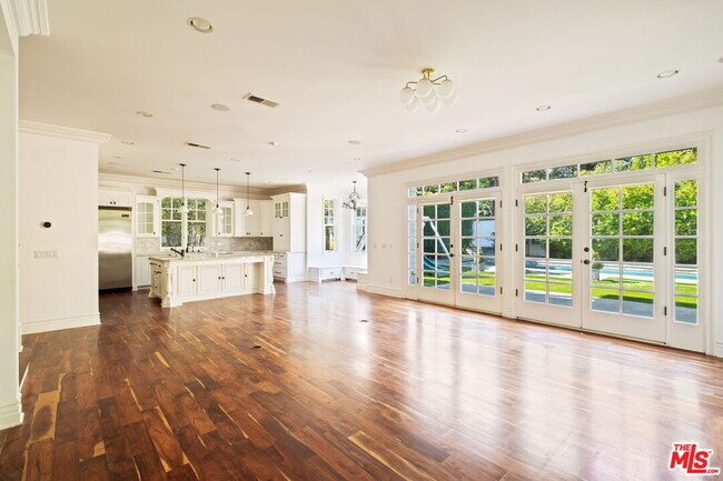 Photo - 765 N Almar Ave