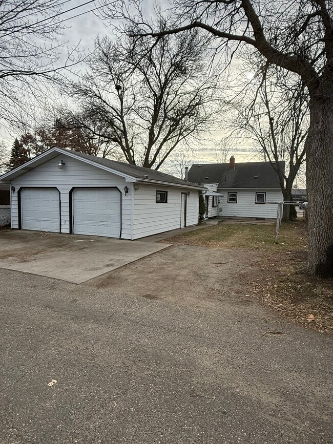 Photo - 2021 Veterans Dr