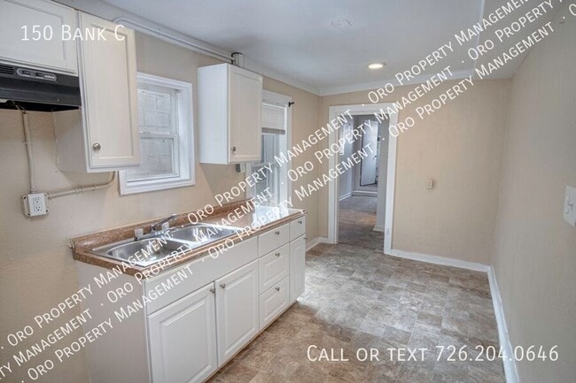 Photo - 150 Bank St