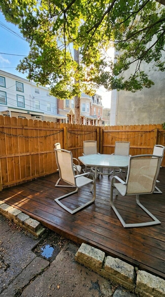 Photo - 181 Dupont St
