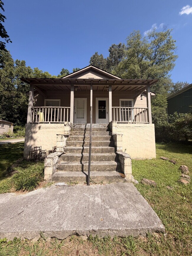 1080 E Elmwood Dr
