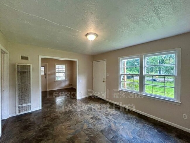 Photo - 307 W 71st St