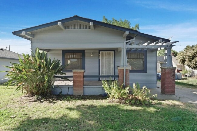 Building Photo - Newly Remodeled 2 Bed/1 Bath Home!