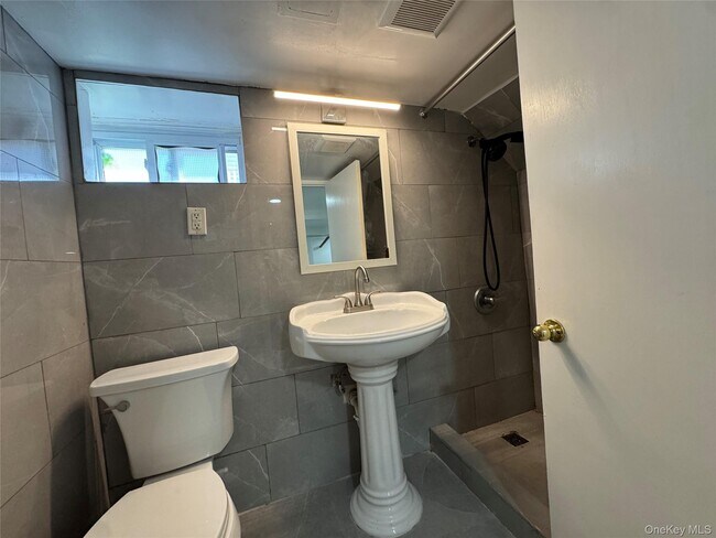 Photo - 267 Plainfield Ave Unidad 1F