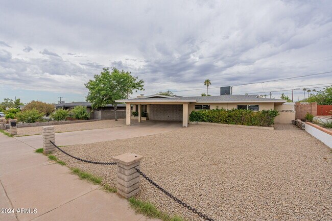 Photo - 1320 E Orchid Ln