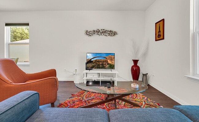 Photo - 409 N 6th St