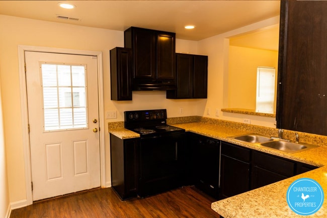 Photo - 917 Skinner Dr