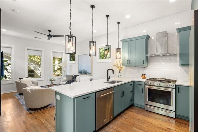 Photo - 654 Woodward Ave SE