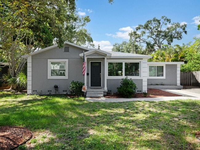 Building Photo - 3/2 pool home -Completely updated