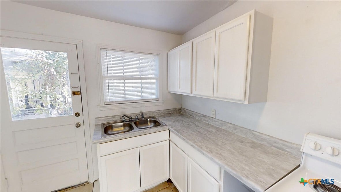 Photo - 1903 Duncan Ave