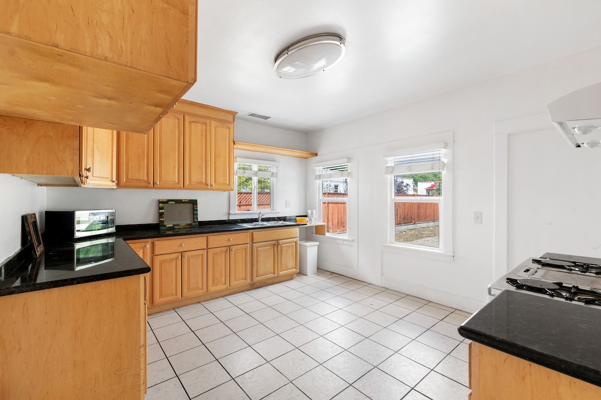 Photo - 1770 N Sierra Bonita Ave