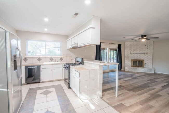 Photo - ***NEW LOWERED PRICE*** 3 Bed / 2 Bath / Near Tulsa Arts District / $1750