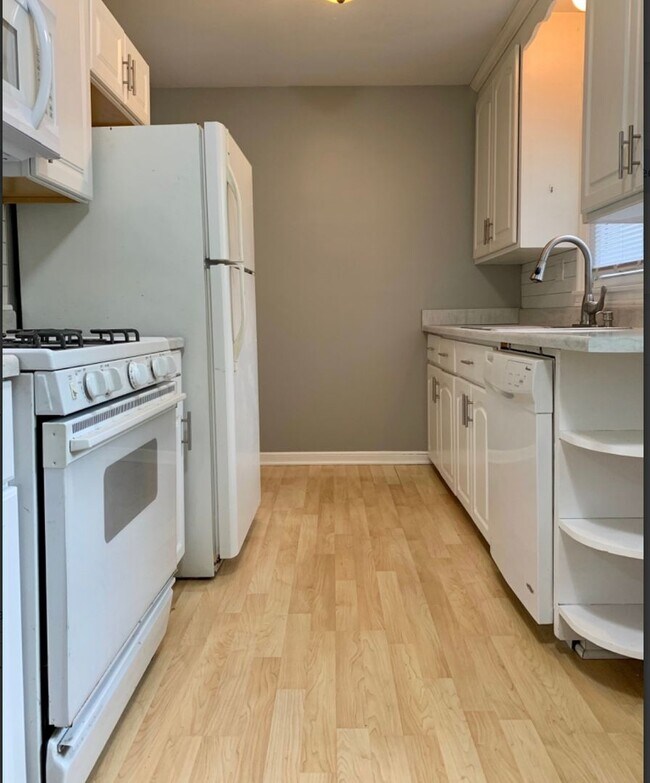 Photo - Spacious 4 Bedroom 1 Bath house in Crystal!!