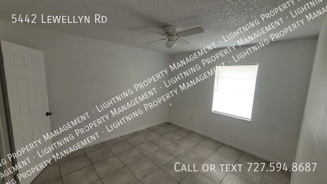 Photo - 5442 Lewellyn Rd