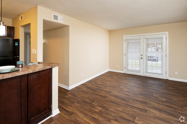 1 bed, 1 bath, 750 sq ft