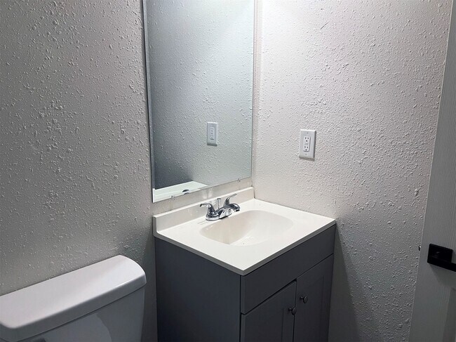 Photo - 201 Eastwood St Unit 2