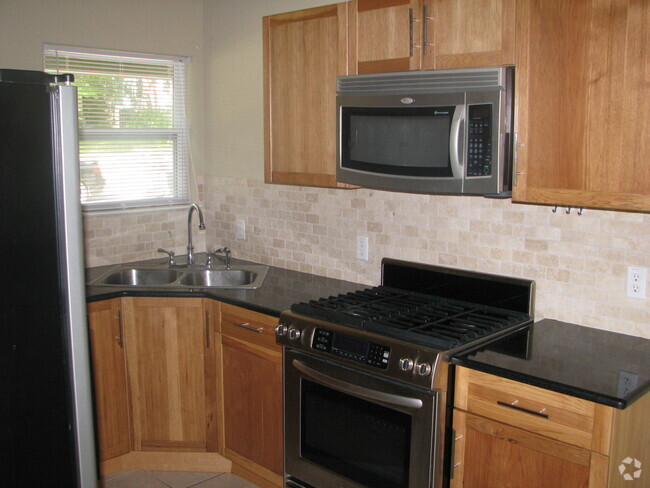 Building Photo - 907 W 30th St Unit B Rental