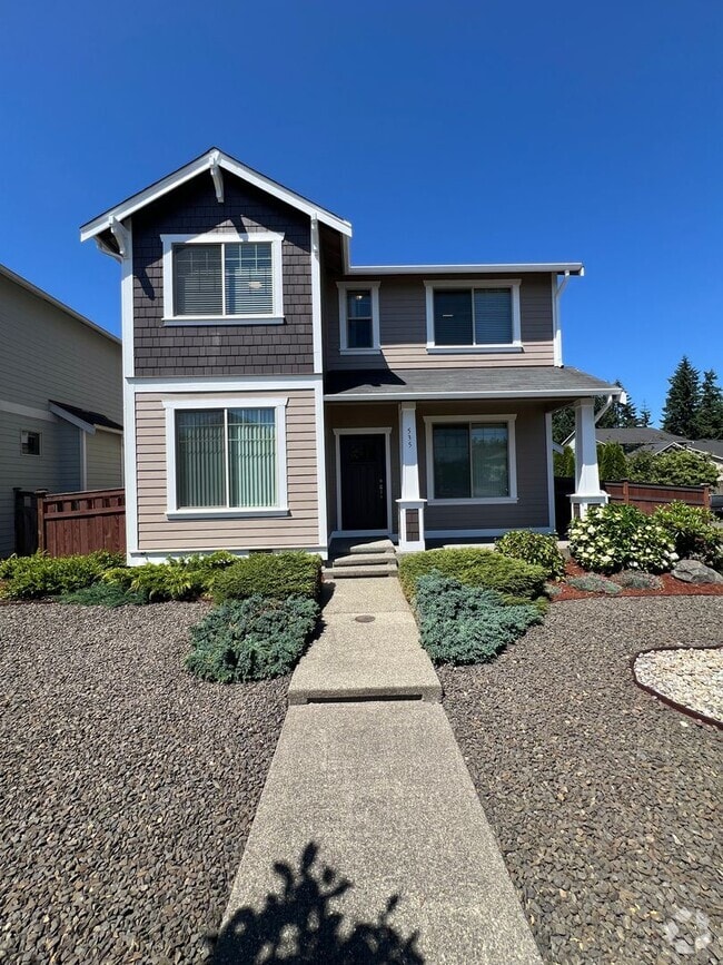 Building Photo - LIKE NEW Truly a MUST SEE! Move-in Ready Rental