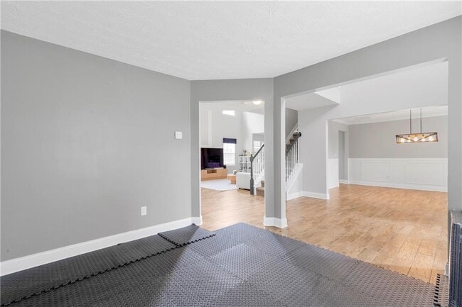 Photo - 709 Roxholly Ln NE