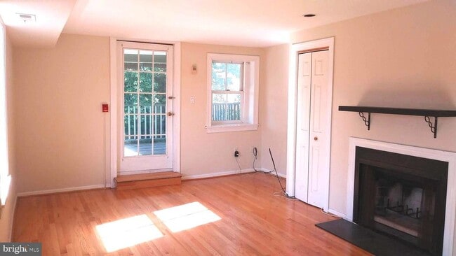 Photo - 2043 Mt Vernon St Unit 4