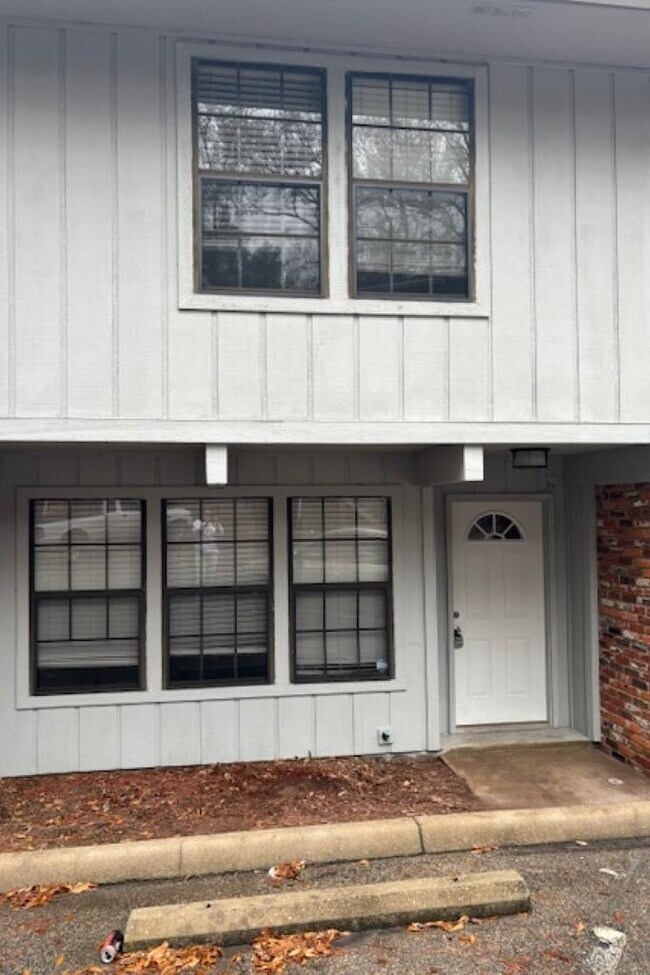 Photo - 804 Timbers Ct House
