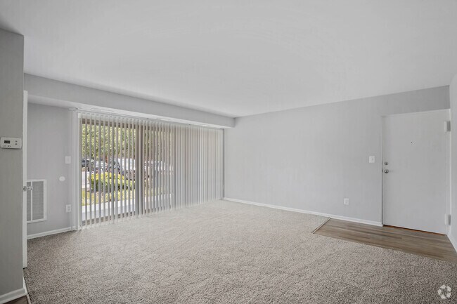 3BR, 2BA - 957SF