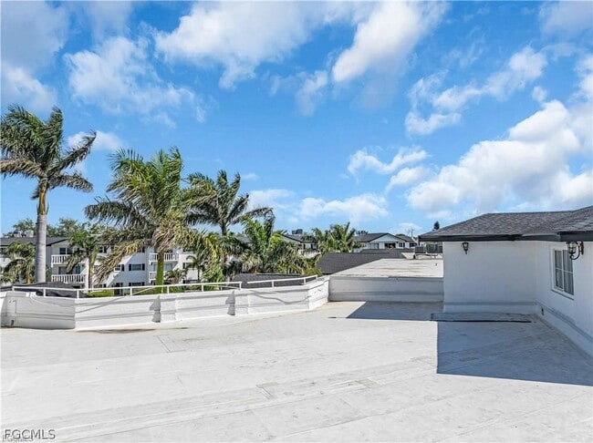 Building Photo - 3704 Broadway Unit 112