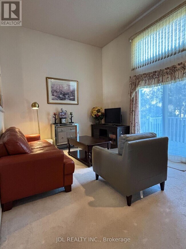 Photo - 65 Cottonwood Ct
