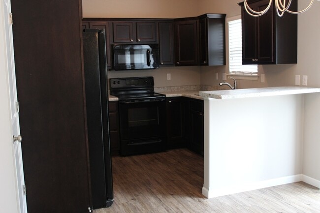 Photo - 4 bed/3 bath Split-foyer. Great Location!