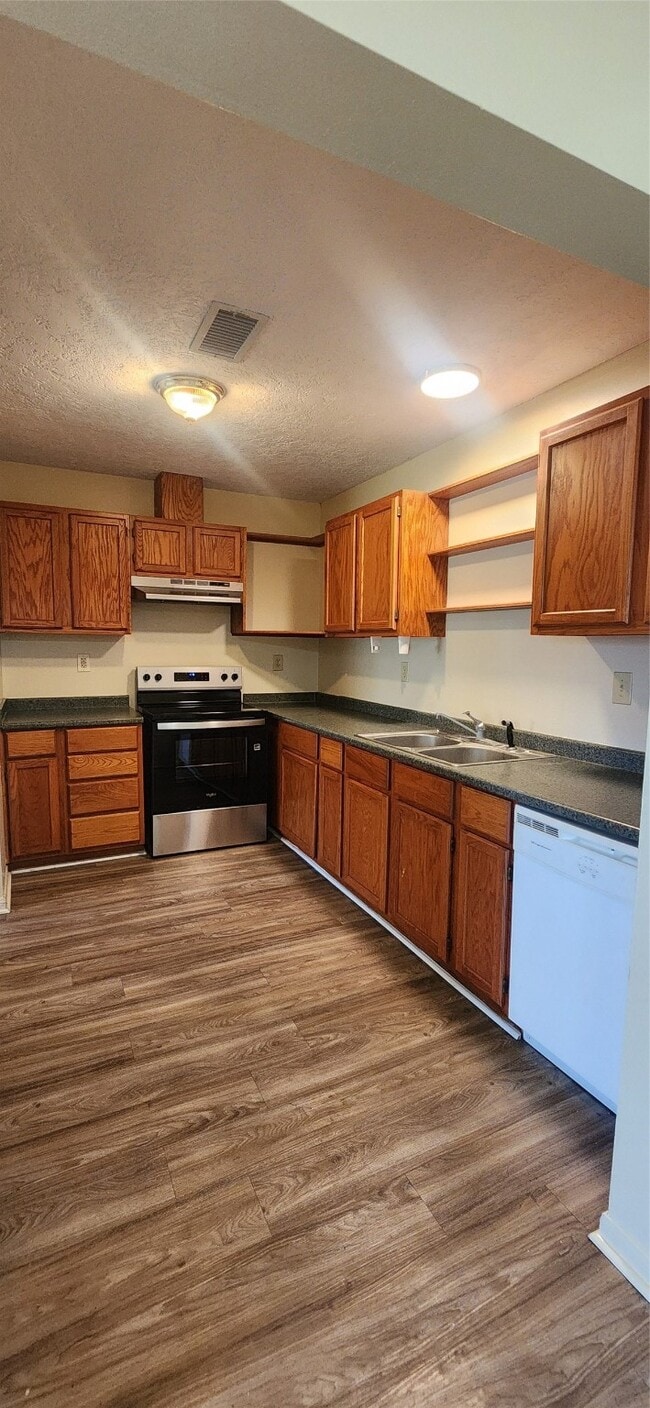 Photo - 138 Laurel St