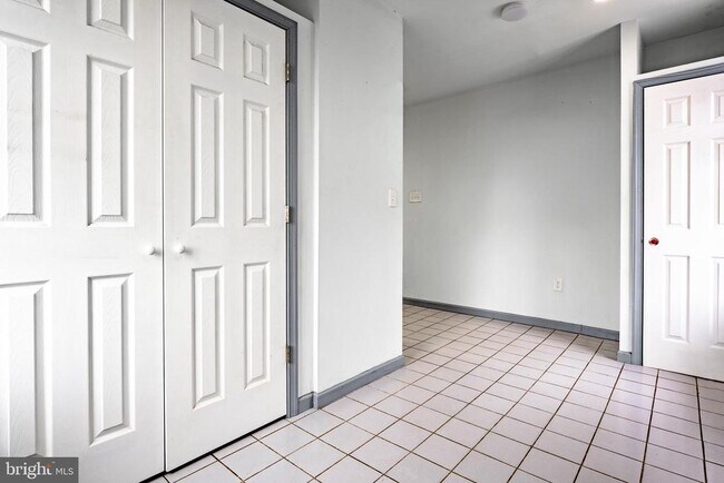 Photo - 1327 Snyder Ave Unidad 2F