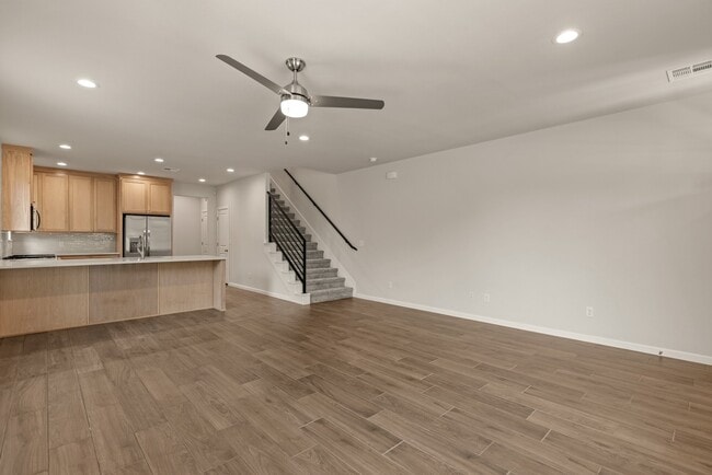Photo - 319 W Commercial St