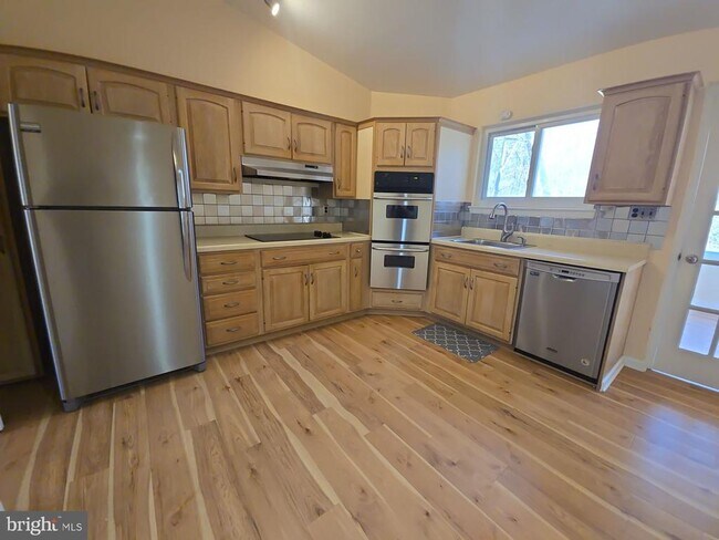 Photo - 1615 Ladd St