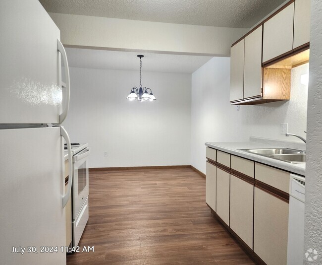 Kitchen/Dining Room - Gatewood Park Rental