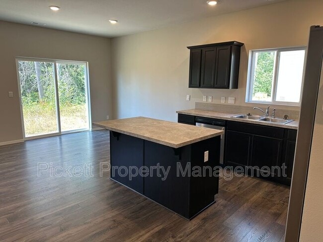 Photo - 6461 Hornet Cir NE