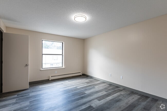 2BR, 1BA Townhouse - Bedroom